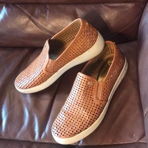 MICHAEL KORS SLIP ON LOAFERS. Size 9